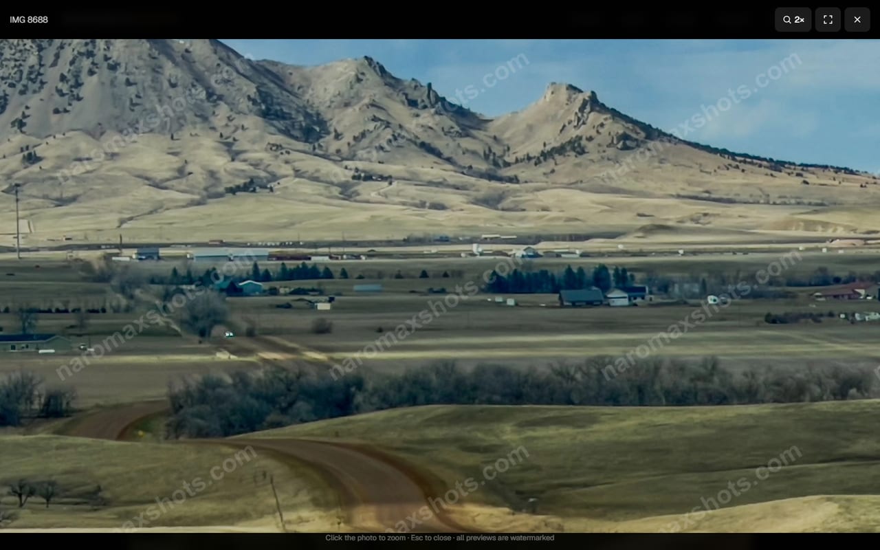 NaromaxShots — Full-screen viewer with 2× and 3× zoom that follows the cursor or finger — every preview stays watermarked.